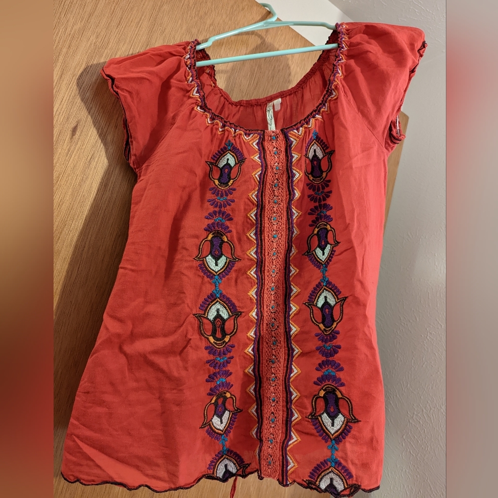 Unit size small red tribal embroidered top